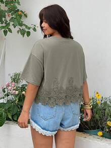 GalTyme Kaos Lengan Pendek Ukuran Besar Motif Salju Musim Semi - Olive Green - View 2