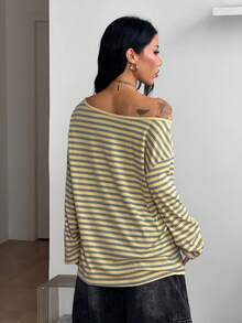 Coolane 女款春季哥德風 Grunge Y2K 丘比特印花舒適不對稱領露肩長袖T恤，X Rafael Machado - 鵝黃色 - 查看 6