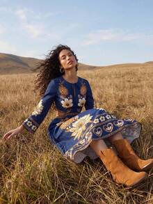 CAJUNI Elegant Winter Dress With Long Sleeves And A Waist Cutout, Floral Print - Multicolor - View 5