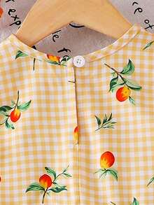 SHEIN Vintaside Kids 2件組女嬰橘黃色圓領無袖背心上衣 荷葉邊娃娃領鈕扣前襟蝴蝶結裝飾上衣 彈性腰長褲套裝 春夏秋季新款 舒適可愛甜美 適合居家與外出 - 黃色 - 查看 8