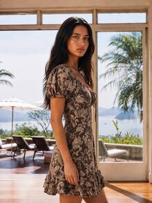 Nöista 奶油白碎花 A 字迷你連身褲，甜美泡泡袖，散發少女感與復古魅力，一套穿搭 - 棕色 - 查看 6