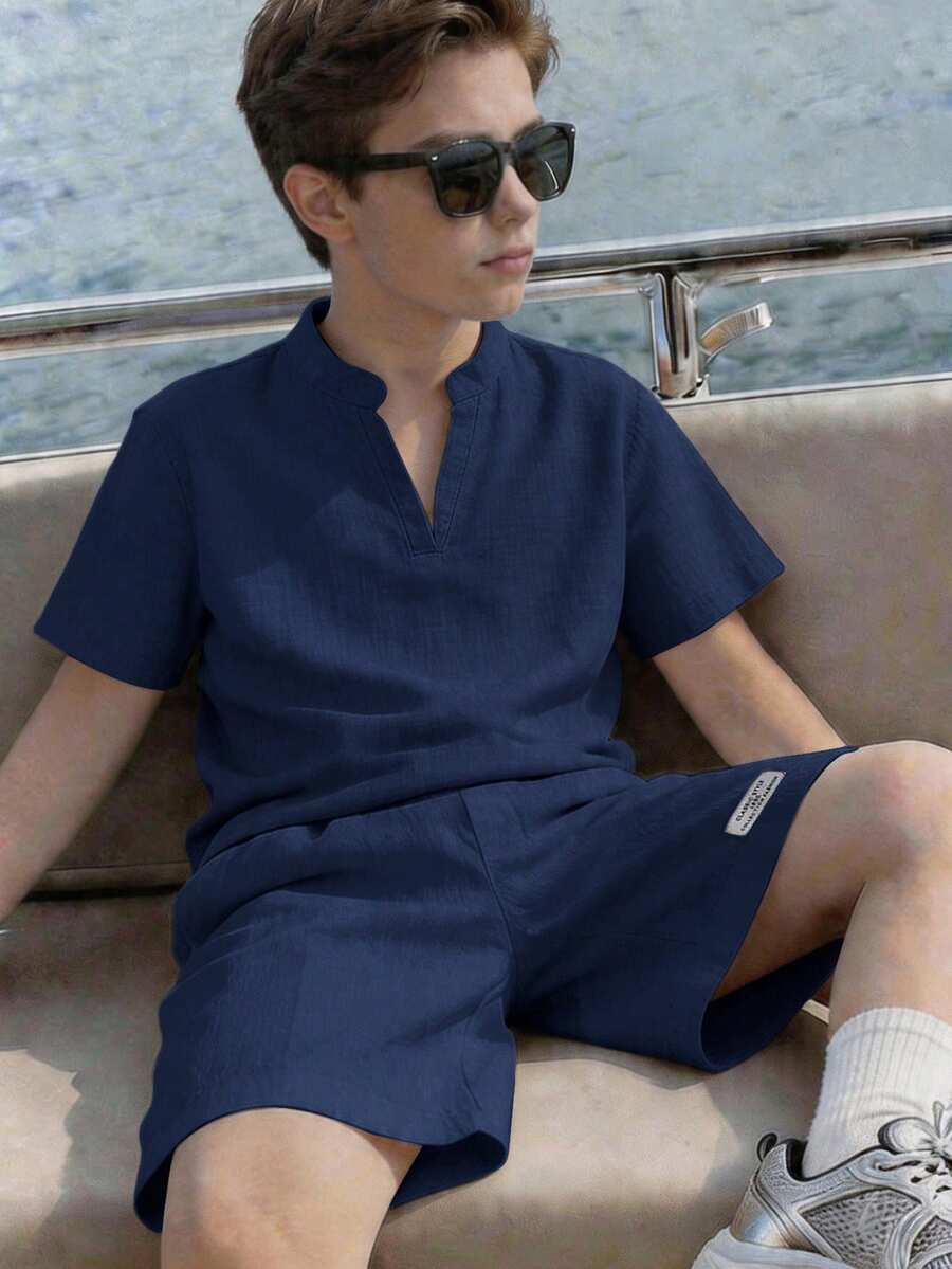 SHEIN 青少年男孩 2 件套休閒百搭紋理短袖襯衫與短褲套裝 男孩黑色短套裝 - 藏蓝色 - 查看 1