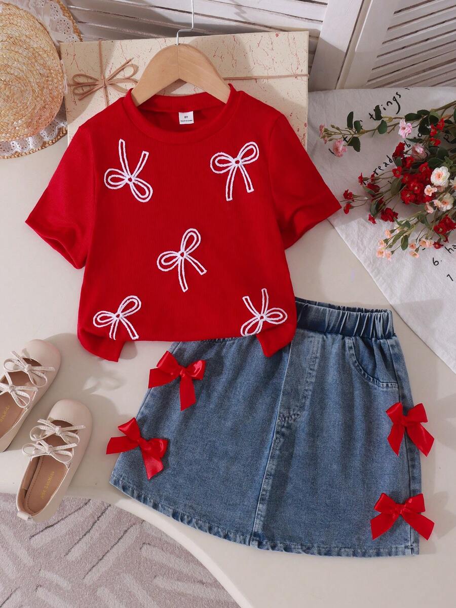 SHEIN Elladie kids 春夏青少年女孩甜美風紅色蝴蝶結裝飾圓領短袖T恤 + 白色3D蝴蝶結刺繡牛仔迷你裙套裝,輕便青少年女孩套裝,甜美可愛,時尚簡約優雅,適合日常外出、休閒玩耍、校園穿著等多種場合 - 紅色 - 查看 1