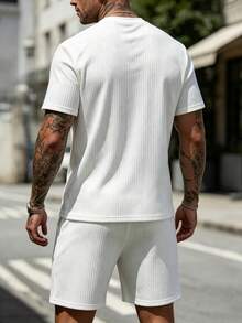 Manfinity Homme 男士紋理兩件套，舒適提花面料，圓領T恤搭配彈性腰抽繩短褲，適合休閒度假、派對、日常辦公、極簡商務，適合個人使用或送禮 - 白色 - 查看 2