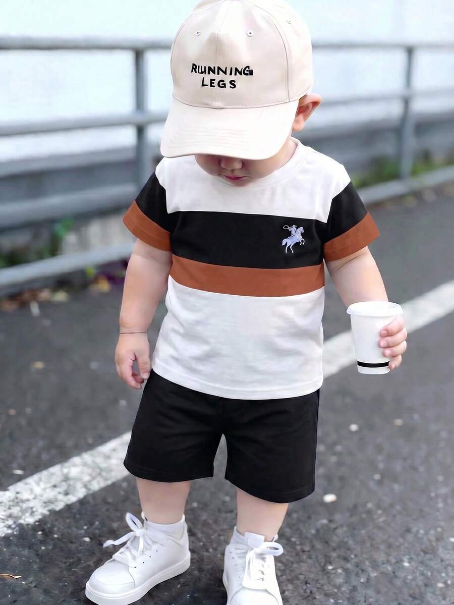 SHEIN Streecool Kids 小男孩騎士條紋印花短袖T恤與短褲休閒兩件套 - 彩色 - 查看 1