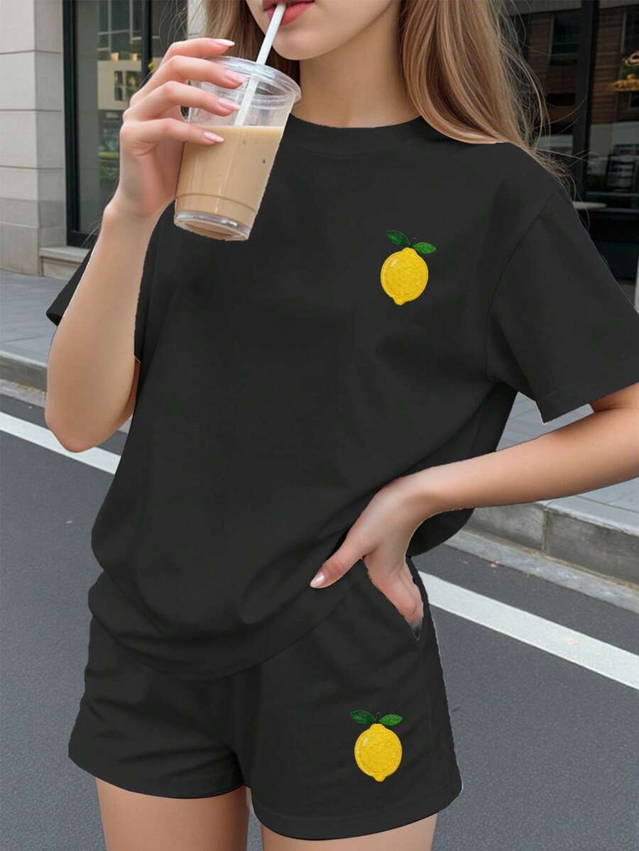 夏季水果印花 2件組 女款青少年圓領短袖T恤 + 短褲,黑色溫柔配色,時尚休閒,適合青少年女孩運動出遊,百搭舒適時尚T恤短褲套裝,Ss26,新款 Ss26 時尚 - 黑色 - 查看 1