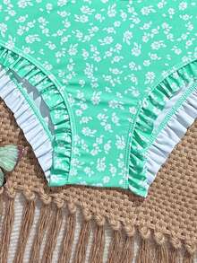 SHEIN 女童夏季深藍色碎花印花兩件套，肩帶與胸下荷葉邊，腰部與腿部開口處荷葉邊，深藍色碎花面料，時尚度假風，適合夏季海邊度假、游泳與溫泉穿著，夏季 - 綠色 - 查看 4