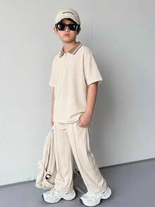 SHEIN 兒童青少年男童休閒寬鬆版型標準肩寬素色 Polo 衫與長褲 2 件組，適合通勤、上學、日常休閒出遊、運動、春夏、畢業 - 杏色 - 查看 6
