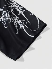 ROMWE MEN Street Life Kemeja Polo Kasual Lengan Pendek Motif Gothic Gelap untuk Pria - Hitam - View 4
