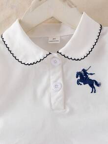 SHEIN Elladie kids 女童2件組學院風馬刺繡翻領荷葉邊刺繡領無袖背心上衣與寶藍色百褶裙，適合夏季返校季節 - 白色 - 查看 6