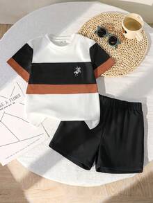 SHEIN Streecool Kids 小男孩騎士條紋印花短袖T恤與短褲休閒兩件套 - 彩色 - 查看 3