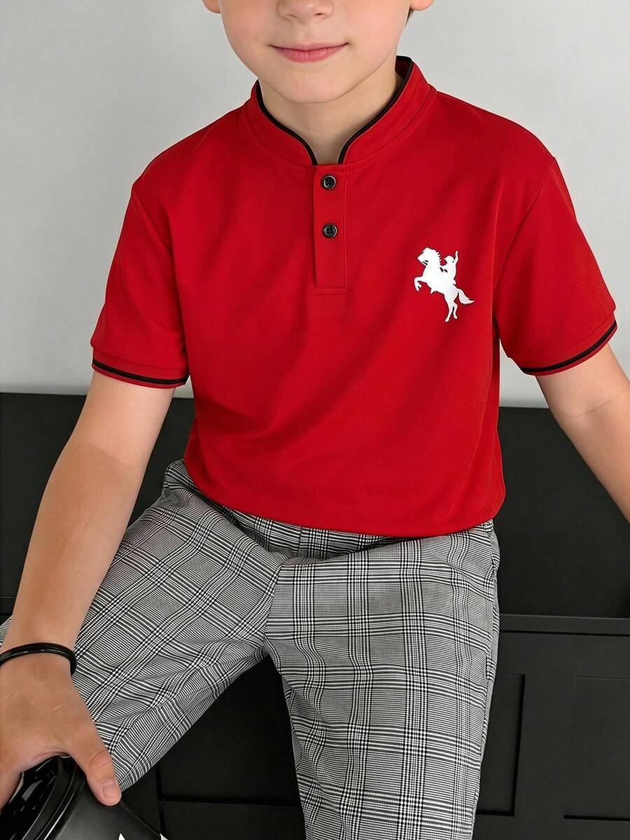 SHEIN 2件組兒童青少年男童休閒都市學院風短袖POLO衫與彈性腰格紋長褲套裝,適合兒童、男童返校、生日派對、聚會、表演、婚禮、洗禮、日常穿著、學校、旅行、運動,春夏季適用 - 紅色 - 查看 1