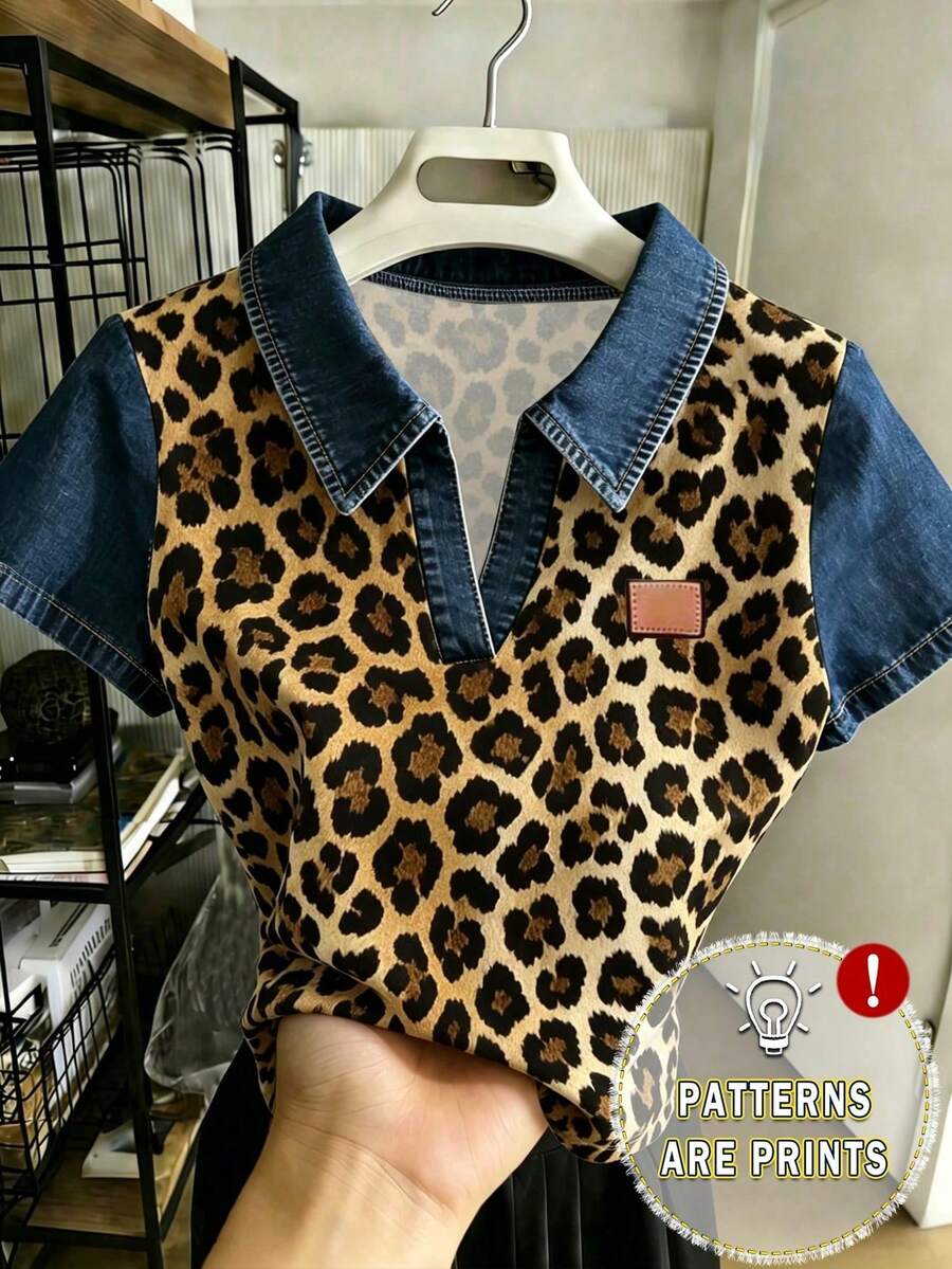 Resyla 女款假牛仔拼接 Polo 領 V 領修身短袖 T-Shirt 豹紋印花 - 彩色 - 查看 1