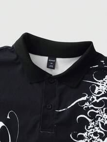 ROMWE MEN Street Life Kemeja Polo Kasual Lengan Pendek Motif Gothic Gelap untuk Pria - Hitam - View 2