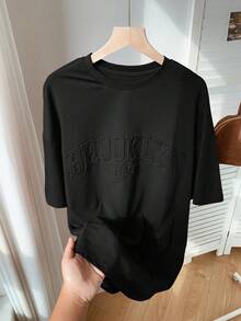 SHEIN CURVE+ Curve Plus 压纹字母“Brooklyn”黑色加大码女款 T 恤 - 黑色 - 查看 5