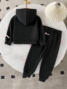 SHEIN Genkimix Kids 女童外套套裝，女孩春秋甜酷風蝴蝶結套裝，寬鬆連帽衛衣 + 運動長褲 2 件套，女童春季穿搭，休閒運動套裝，適合日常穿著、居家、學校、公園、週末出遊、運動、購物等多種場合 - 黑色 - 查看 2