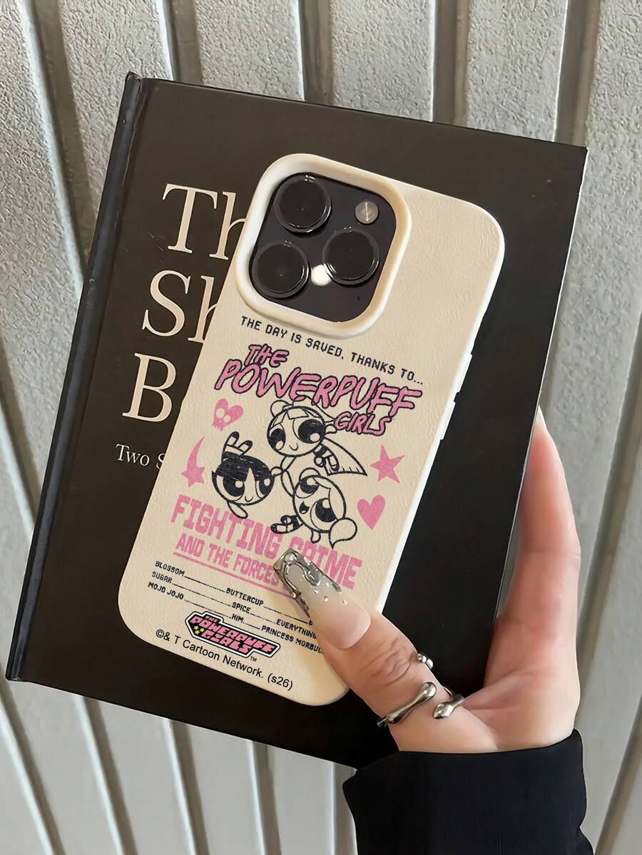 THE POWERPUFF GIRLS X SHEIN The Powerpuff Girls Full Three Characters Retro Distressed Graphic Star Heart Villain List Slogan Letter Element Leather Grain White Skin Friendly Shockproof Anti-Drop Protective Phone Case Compatible With Apple IPhone 13/14/15/15Pro/16/16Pro/17Pro, Best Selling Daily Aesthetic Cover - Multicolor - View 1