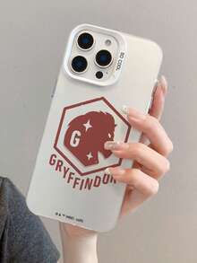 HARRY POTTER X SHEIN Harry Potter Gryffindor 六角形獅子頭徽章 G 字星元素銀色防震防摔手機殼，保護套適用於 iPhone 13/14/15/15Pro/16/16Pro/17Pro，熱銷流行時尚款 - 彩色 - 查看 11