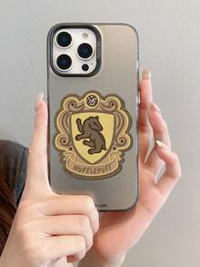 HARRY POTTER X SHEIN Harry Potter Hogwarts 四學院獅子蛇獾鷹紋章盾牌徽章活力黑防震防摔手機殼，保護套適用於 iPhone 13/14/15/15Pro/16/16Pro/17Pro，熱銷時尚風格 - 彩色 - 查看 10