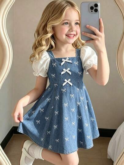 This Sweet And Minimalist Dress Features Bow Prints In Soft Blue Tones. It Is Designed With White Puffed Sleeves And A White Bow At The Chest. Simple Yet Stylish, The Fabric Is Skin-Friendly And Comfortable, Bringing Out A Lively And Gentle Charm. Perfect For Outings, Picnics And Daily Casual Wear.