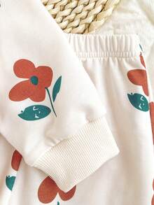 SHEIN Vintaside Kids 復古花卉印花棒球領拉鍊荷葉邊長袖上衣褲套裝，甜美休閒運動衫套裝 - 杏色 - 查看 5