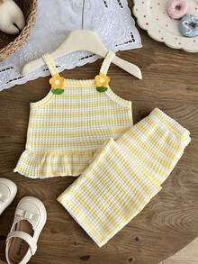 SHEIN Vintaside Kids 女宝宝夏季吊带套装（2件套），可爱甜美慵懒休闲风，黄白条纹针织吊带背心搭配宽松长裤，肩带饰有3D小花，俏皮可爱，适合女宝宝夏季日常休闲穿着，户外玩耍和度假皆宜。 - 黃色 - 查看 7