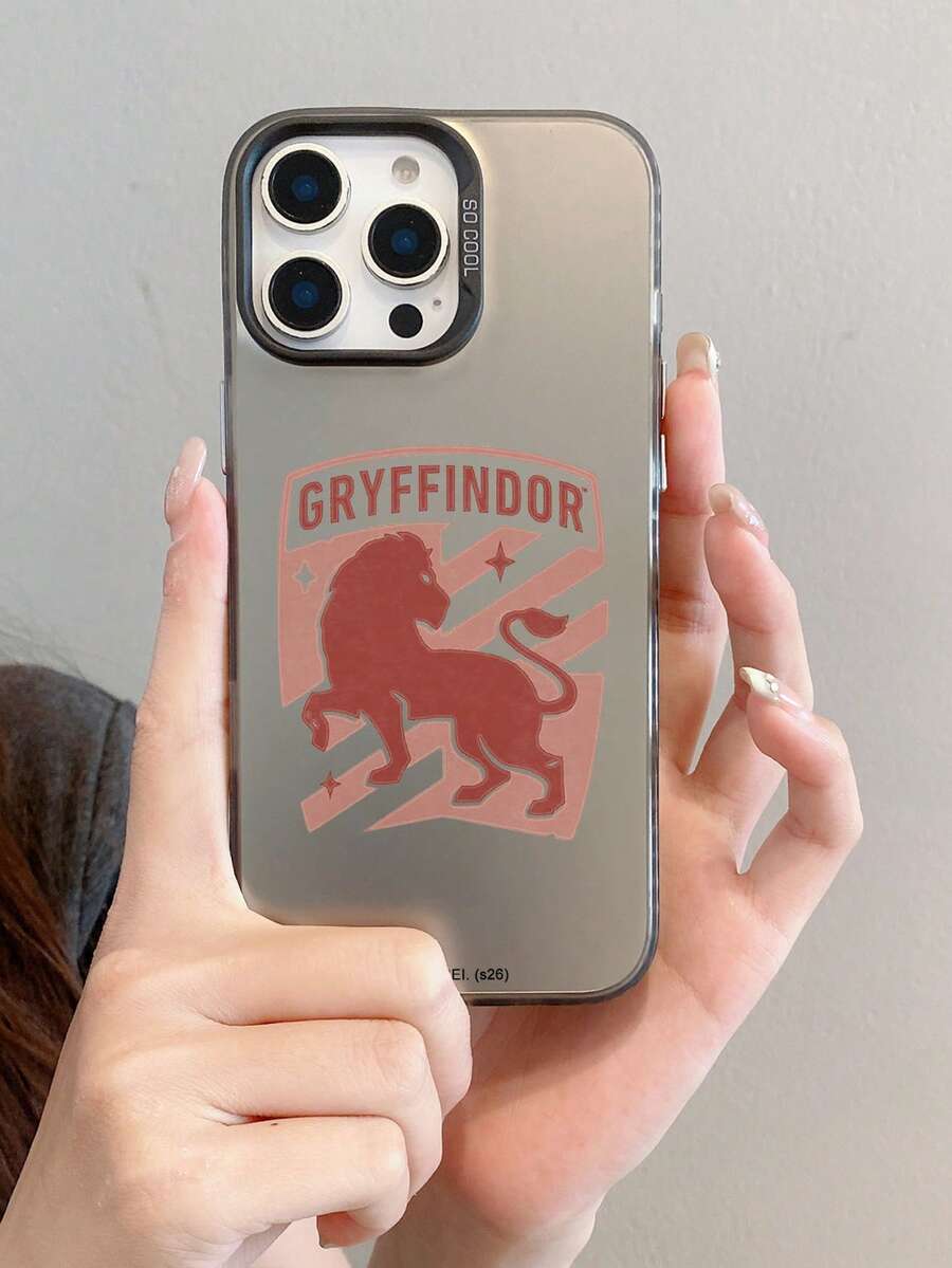 HARRY POTTER X SHEIN Harry Potter Gryffindor 站立獅子徽章條紋星星元素活力黑防震防摔手機殼,保護套適用於 iPhone 13/14/15/15Pro/16/16Pro/17Pro,熱銷時尚風格 - 彩色 - 查看 1