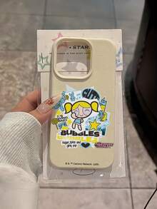 THE POWERPUFF GIRLS X SHEIN The Powerpuff Girls Bubbles 卡通貼紙拼貼圖案 星星兔子章魚麥克風音符愛心字母元素 皮革紋理白色親膚防震防摔保護手機殼，適用於 Apple iPhone 13/14/15/15Pro/16/16Pro/17Pro，熱銷日常美學保護殼 - 彩色 - 查看 7