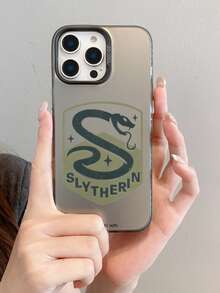 HARRY POTTER X SHEIN Funda de teléfono Harry Potter Slytherin con escudo, insignia de serpiente, letra S, elemento estrella, vitalidad, color negro, a prueba de golpes y caídas, cubierta protectora compatible con iPhone 13/14/15/15Pro/16/16Pro/17Pro, estilo de moda popular talla grande vendido - Multicolor - Ver 10