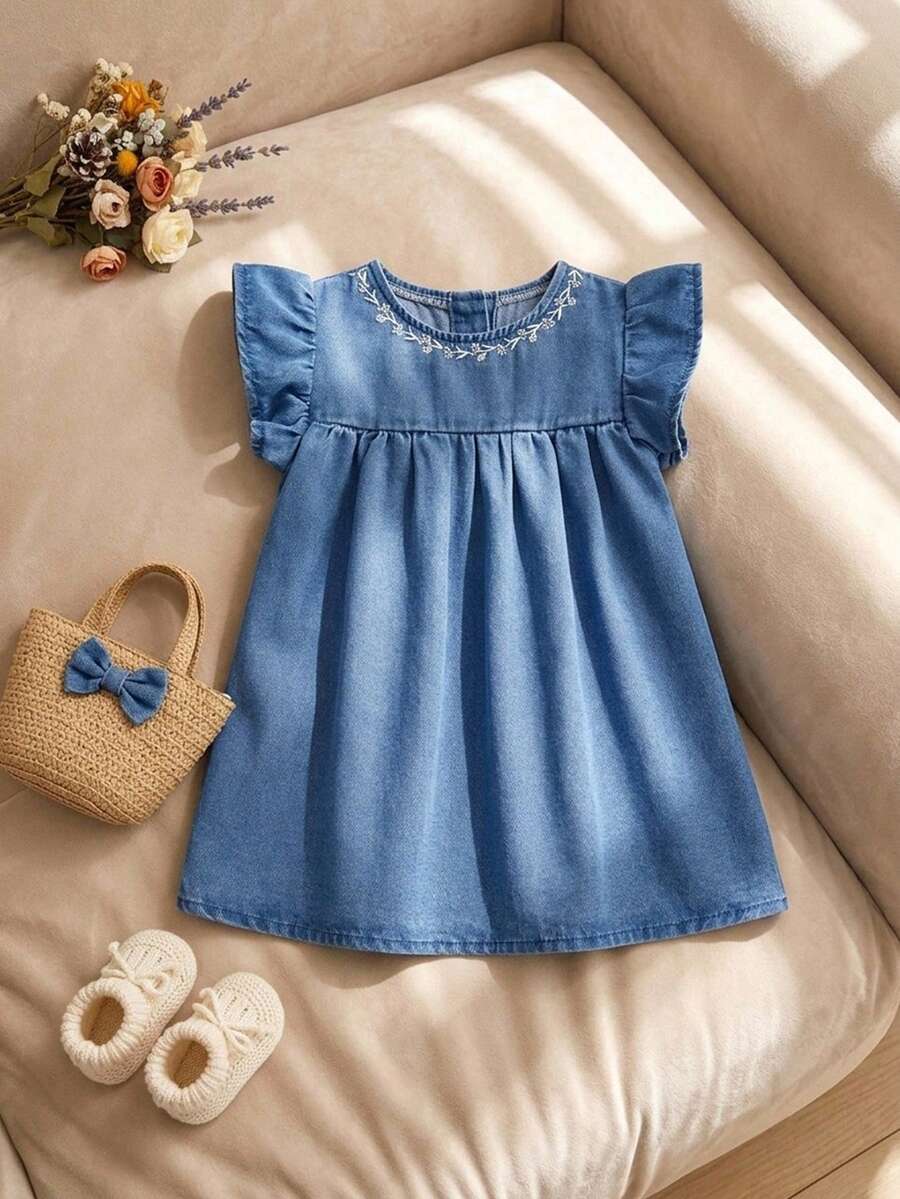 Girls' New Blue Washed Casual Loose Ruffle Sleeve Denim Dress, Sweet Fashion Floral Embroidery, Comfortable Pleated Hem Design, Versatile Simple, Suitable For Daily Wear