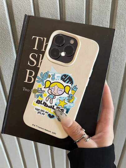 THE POWERPUFF GIRLS X SHEIN The Powerpuff Girls Bubbles Cartoon Sticker Collage Graphic Star Rabbit Octopus Microphone Music Note Heart Letter Element Leather Grain White Skin Friendly Shockproof Anti-Drop Protective Phone Case Compatible With Apple IPhone 13/14/15/15Pro/16/16Pro/17Pro, Best Selling Daily Aesthetic Cover