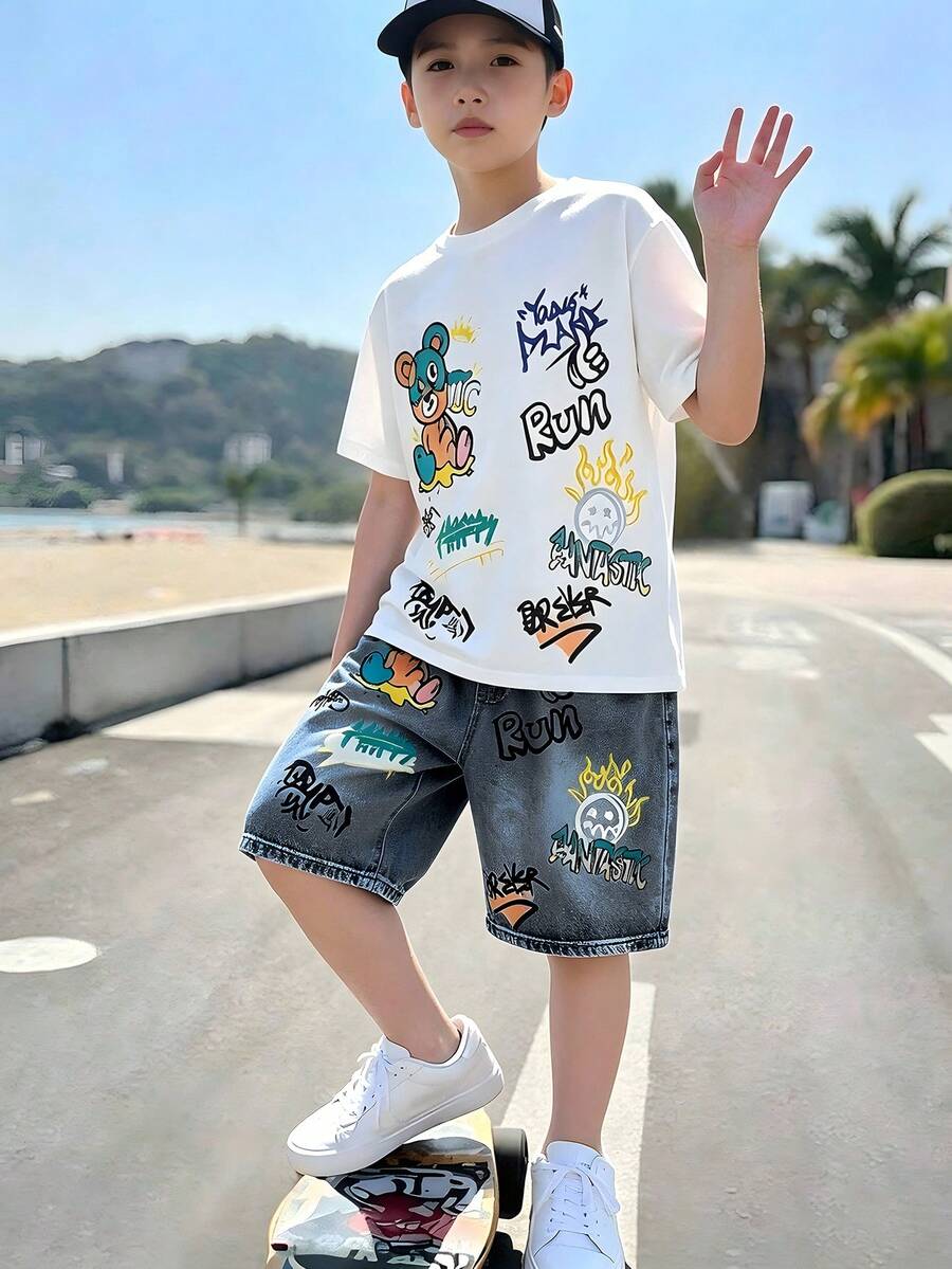 2件組青少年男孩休閒街頭風熊圖案短袖圓領T恤與仿牛仔短褲套裝，適合夏季日常休閒穿著、假期海灘度假，兒童套裝 - 黑與白 - 查看 1