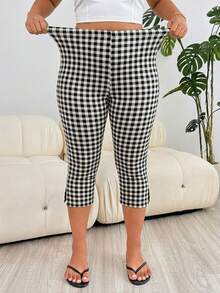 Solflare Black Plaid Plus Size Women's Fitness Clothing, Capri Length Tight Leggings, Spring/Summer Apparel - Multicolor - View 3