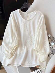 GlowEve CURVE Blusa elegante de manga 3/4 con cuello redondo y tela bordada, estilo Old Money, para mujer talla grande, ideal para citas románticas, vacaciones, salidas y té de la tarde - Albaricoque - Ver 3
