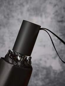 BATMAN X SHEIN 1把印有Logo的黑色UV涂层雨伞，UPF 50+防晒，适合学校、工作、户外活动和日常使用，专为大学生、高中生、男女设计，正义联盟主题，酷炫十足。 - 黑黃色 - 查看 9