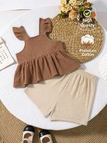 SHEIN Vintaside Kids 女童休閒舒適棕色方領細肩帶背心上衣，雙層荷葉邊肩帶、收腰設計與傘裙擺 + 米色短褲，適合日常穿著、居家、休閒出遊、親子旅行、小滿月/1歲生日與親友聚會 - 棕色 - 查看 3