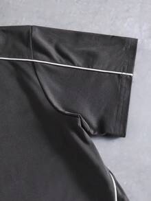 SHEIN Coolqubz 两件套男童简约时尚白色荷叶边圆领套头针织T恤和短裤套装，面料舒适，合身，春夏新款，适合多种季节和场合，休闲运动，度假风。 - 深灰色 - 查看 3