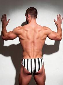 DSELFIQUE Men's Summer Beach Vacation Colorblock Striped Print Triangle Swim Trunks - Black and White - View 3