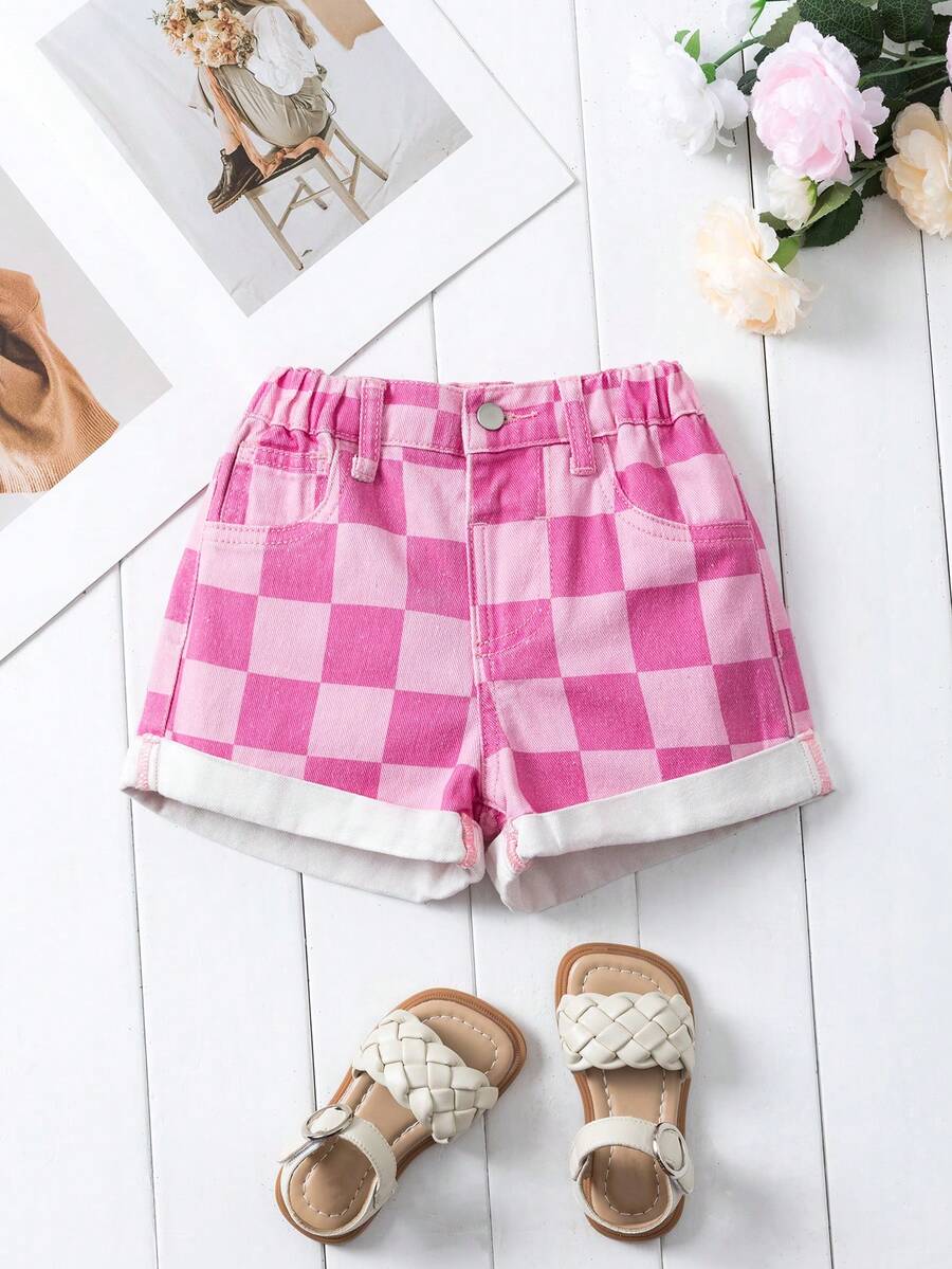 SHEIN 女嬰牛仔短褲,夏季新品,甜美可愛粉色棋盤格印花,彈性腰帶,捲邊設計,經典口袋,休閒夏季牛仔短褲,適合日常穿著、海灘、玩耍、夏季度假 - 粉色 - 查看 1
