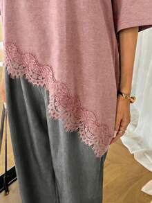 SHEIN LUNE 女款休閒純色不對稱下擺蕾絲拼接T恤，適合日常穿著，春夏休閒上衣，適用於度假、夏季、春季、春假及各種場合，包括沙灘裙、休閒襯衫、外出上衣與夏季上衣 - 藕粉色 - 查看 6
