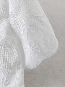 GlowEve 女款優雅休閒V領刺繡面料純色短袖荷葉邊下擺上衣，夏季 - 白色 - 查看 6
