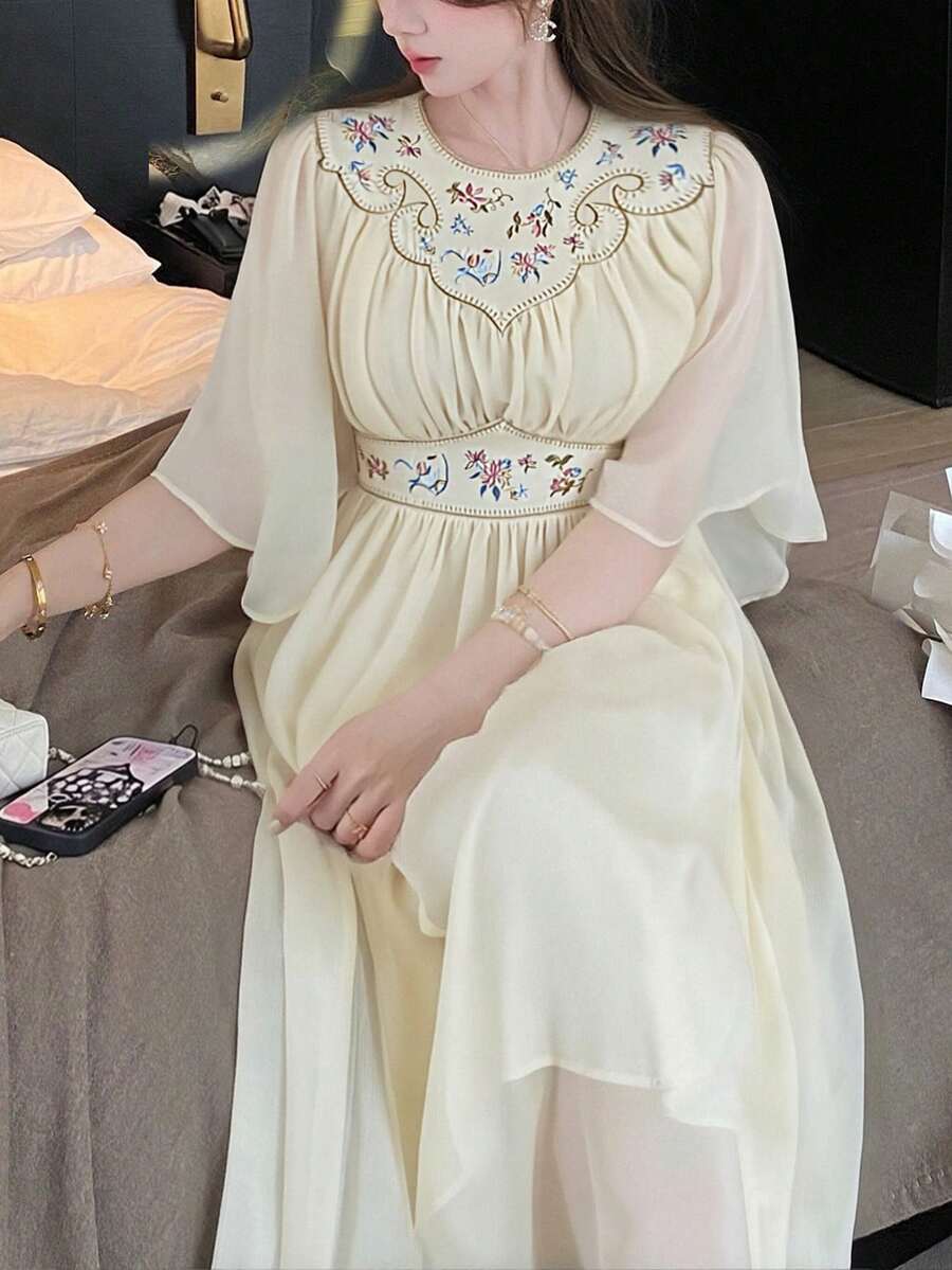 Feyla 大尺碼夏季優雅花卉印花洋裝 - 鵝黃色 - 查看 1