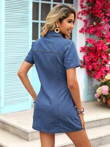 Vivid Eden Vestido de mezclilla casual ajustado de manga corta con un solo botón para mujer - Azul lavado medio - Ver 2