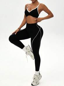Easithlete Easithlete 2件組女款無縫對比色性感可調式肩帶露背運動內衣，適合跑步健身運動瑜伽，搭配9/10分運動緊身褲套裝 - 黑與白 - 查看 5