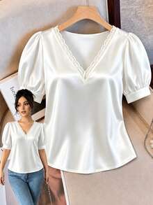 GlowEve 女款素色對比蕾絲V領短袖襯衫 - 白色 - 查看 1