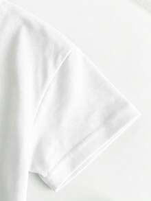 SHEIN 小男孩 T 恤套裝 2 件組，夏季趣味海洋印花圓領短袖上衣搭配彈性腰拼色藍白條紋短褲，柔軟彈性面料，寬鬆版型，春夏時尚男孩套裝，休閒舒適百搭，適合外出、街頭風、居家、旅行與度假 - 白色 - 查看 4