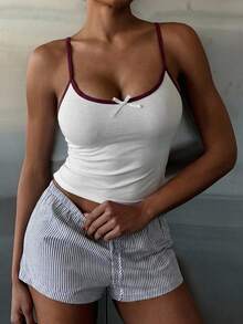 Livesso 2件組 女款對比色肩帶修身短版背心上衣與條紋短版睡褲夏季居家休閒套裝 - 酒紅色 - 查看 3
