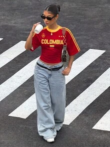 Muchica 女款寬鬆版型哥倫比亞足球隊球衣上衣，蝙蝠袖設計，配對比黃色領口與條紋袖子，復古學院風經典時尚青春街頭風，平滑舒適面料，適合賽事日，2026世界盃運動時尚足球街頭風球衣 - 彩色 - 查看 6