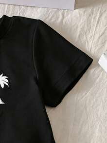 SHEIN Playful Pals 男嬰夏季清爽套裝 刺繡椰子樹T恤 + 條紋短褲 日常外出舒適套裝 - 彩色 - 查看 3