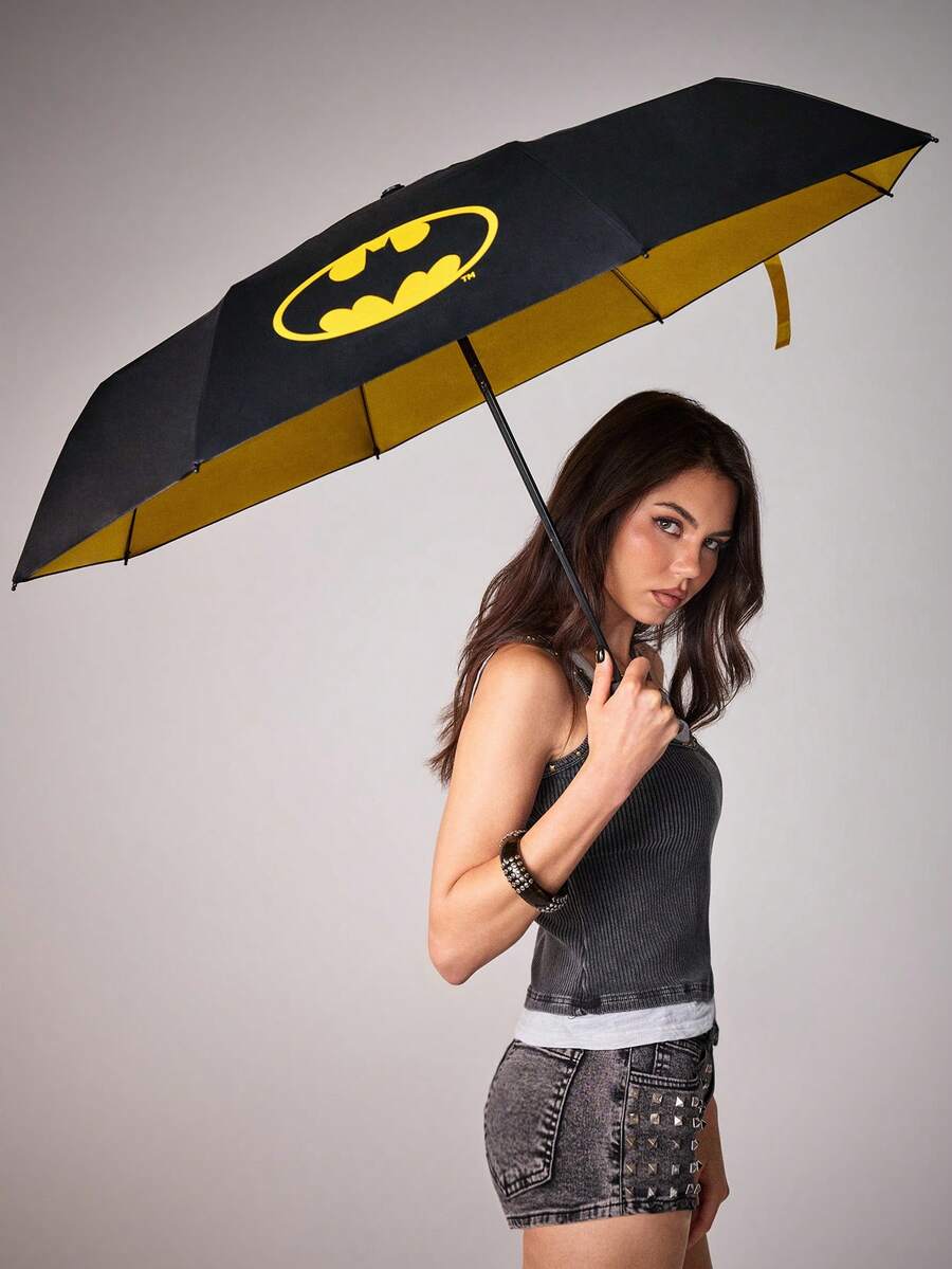 BATMAN X SHEIN 1把印有Logo的黑色UV涂层雨伞,UPF 50+防晒,适合学校、工作、户外活动和日常使用,专为大学生、高中生、男女设计,正义联盟主题,酷炫十足。 - 黑黃色 - 查看 1